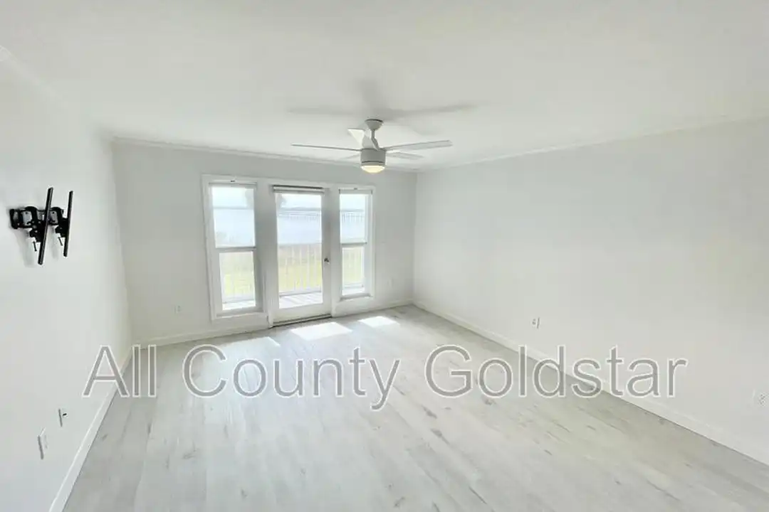 4410 Warren Ave unit 104 - View 3