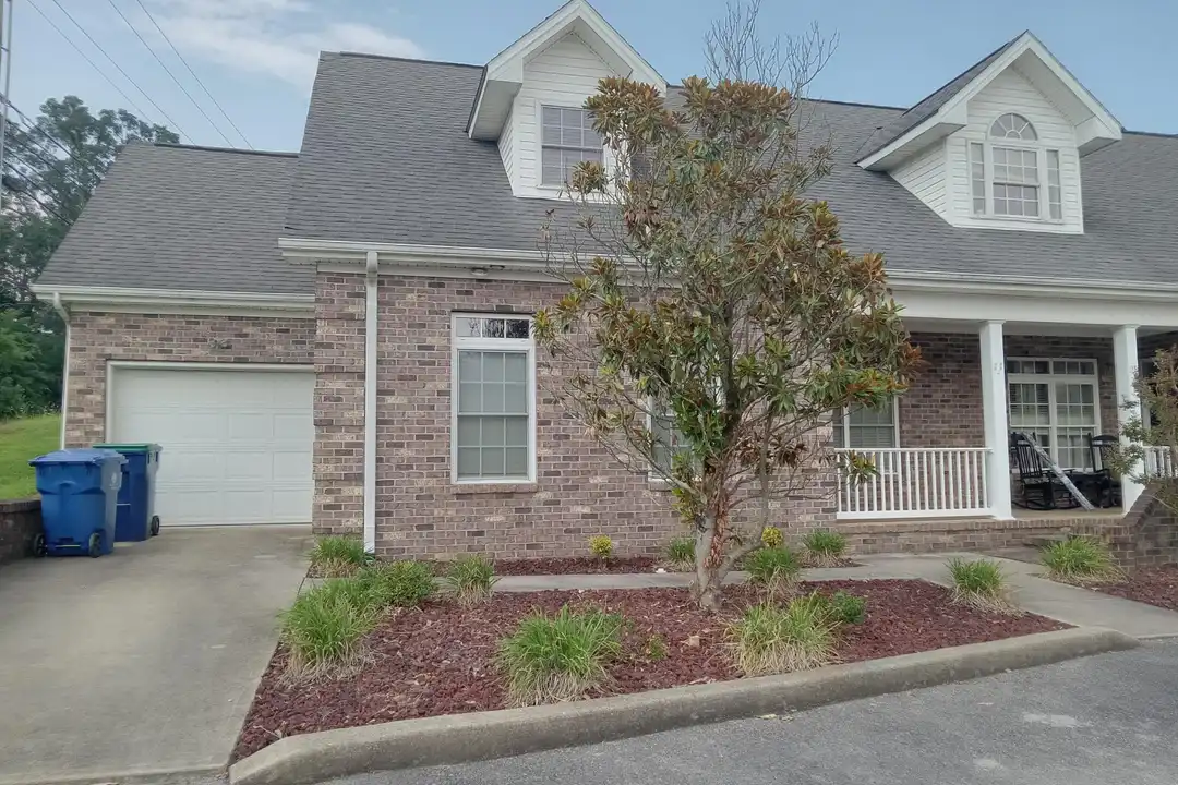 11 Margaret Rose Ln – photo 1 of 17