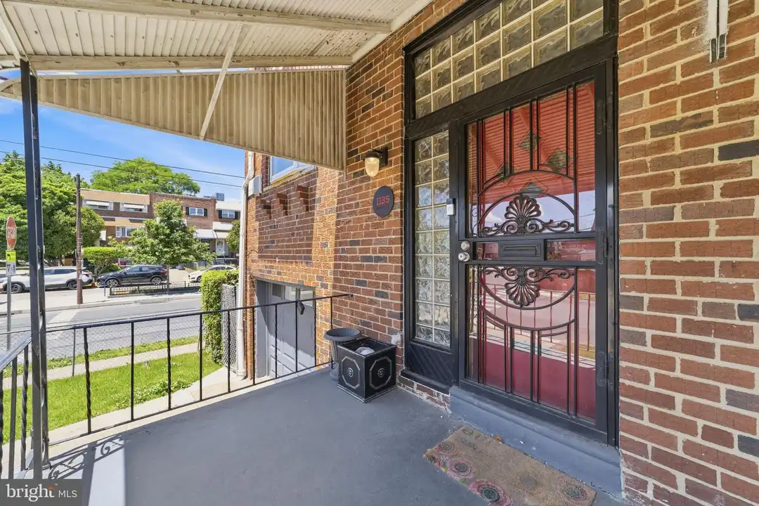 1135 W Thompson St - View 2