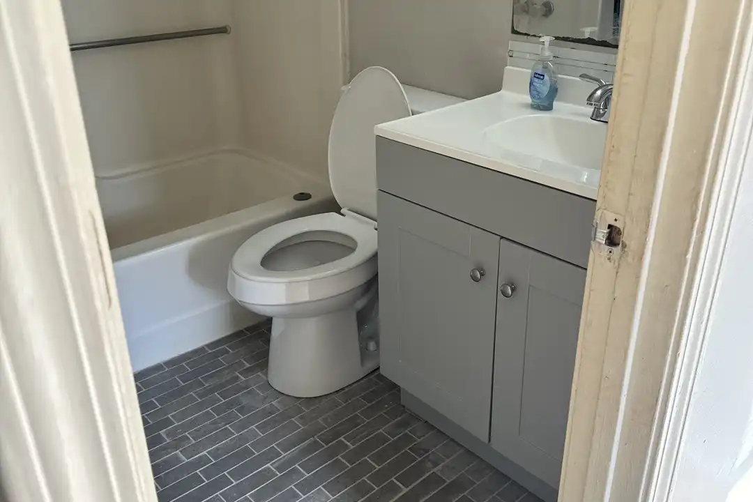 1913 Tischer Rd unit A – pohled 3