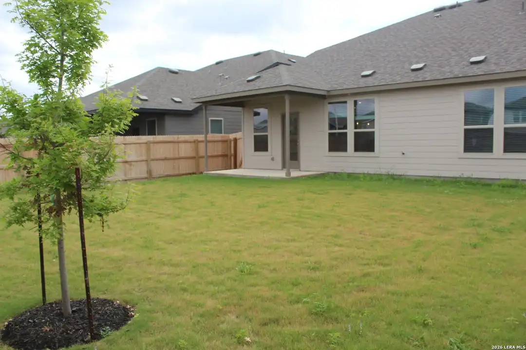 426 Nightingale Ave - View 2