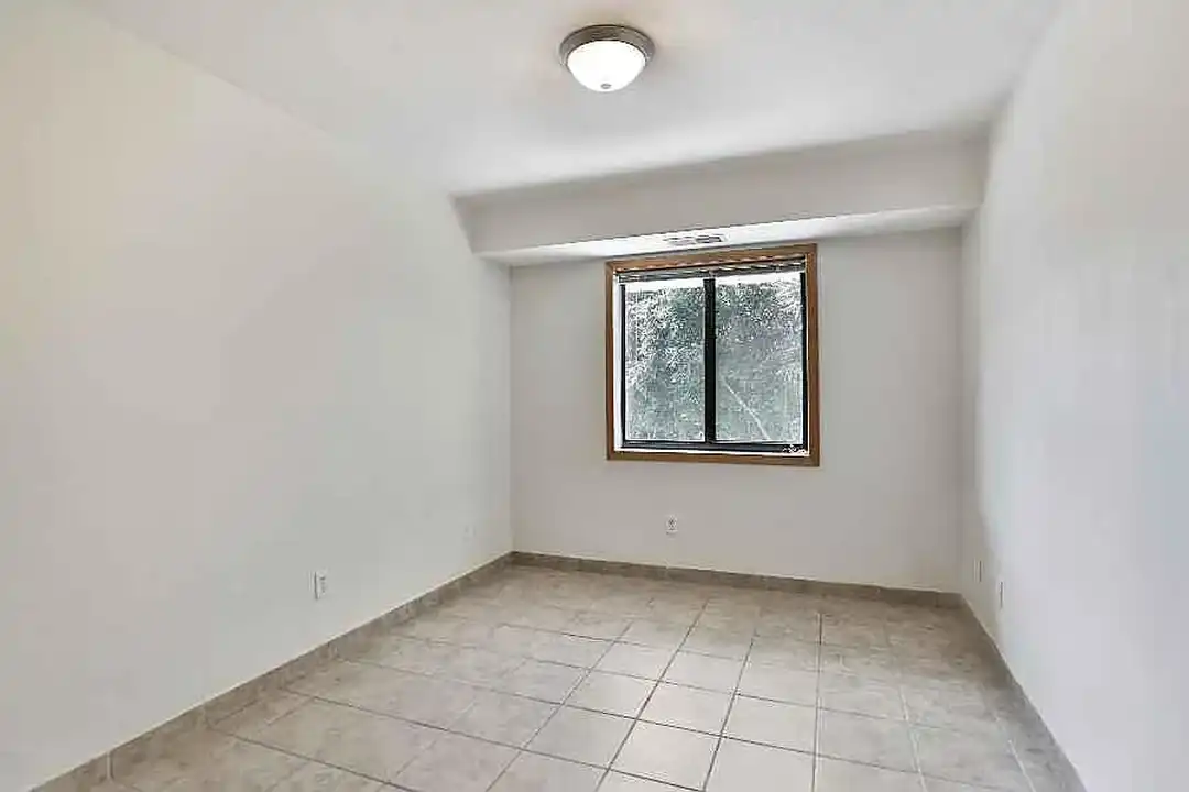1410 Rollins Ave SE – pohled 3