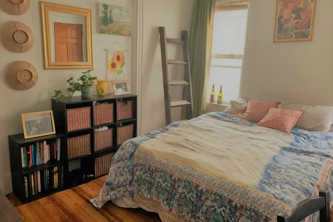 62 Walden St - More