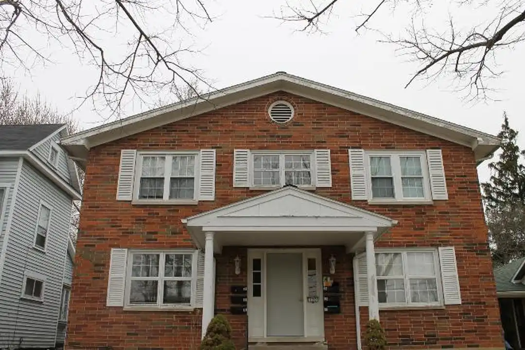 130 E Water St – photo 1 of 20