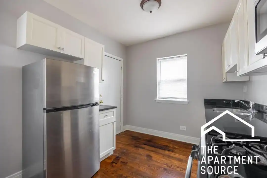 5742 N Winthrop Ave - View 2