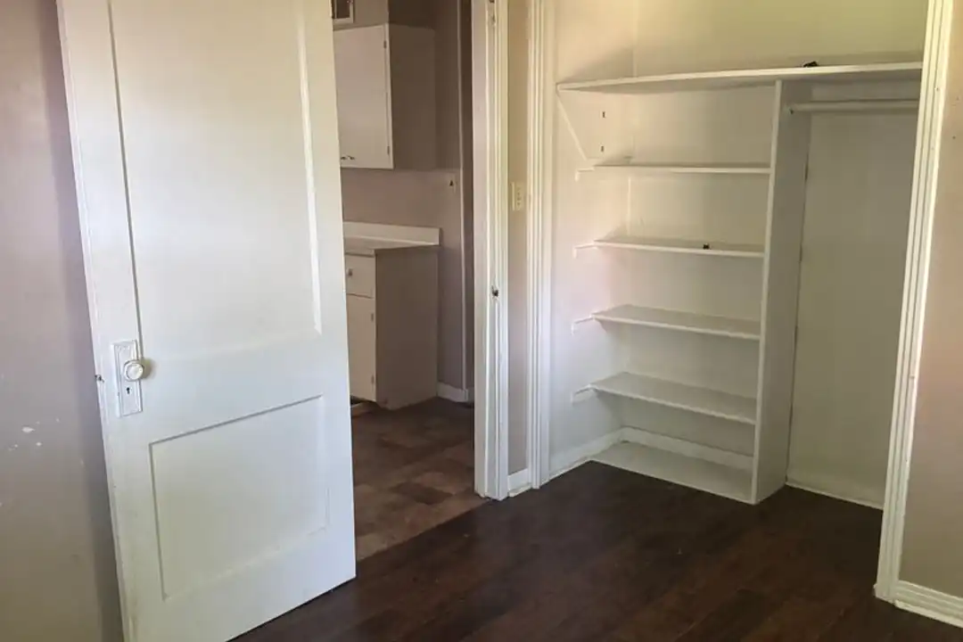 409 N Wyandotte Ave - More