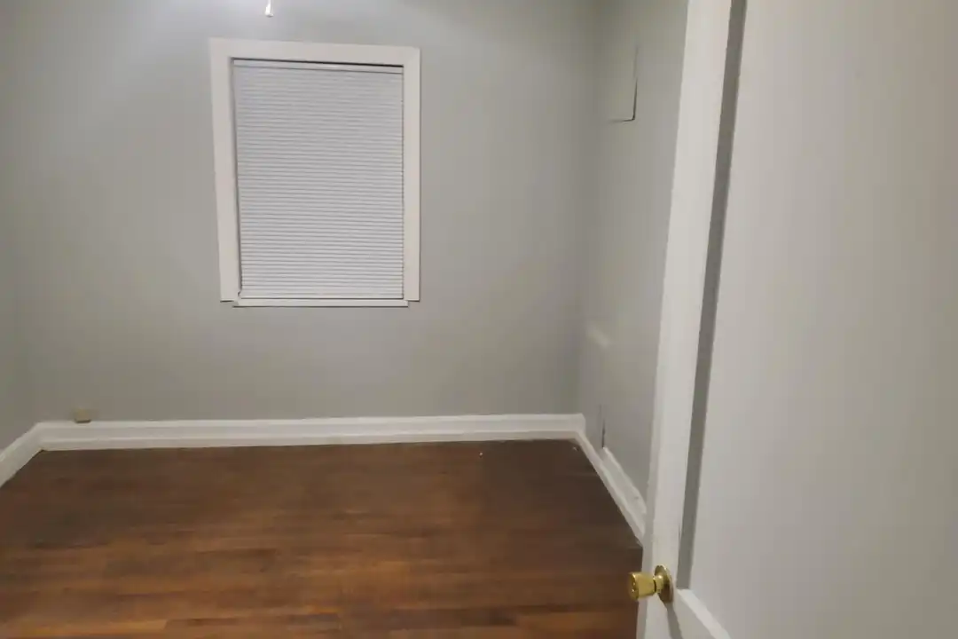 1210 E Broad St unit A - View 5
