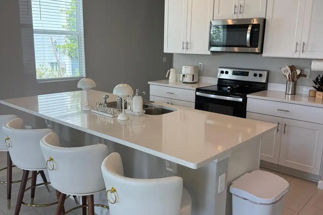 389 Salisbury Cir - View 2
