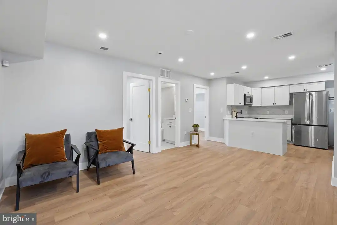 1301 Somerset Pl NW - View 4