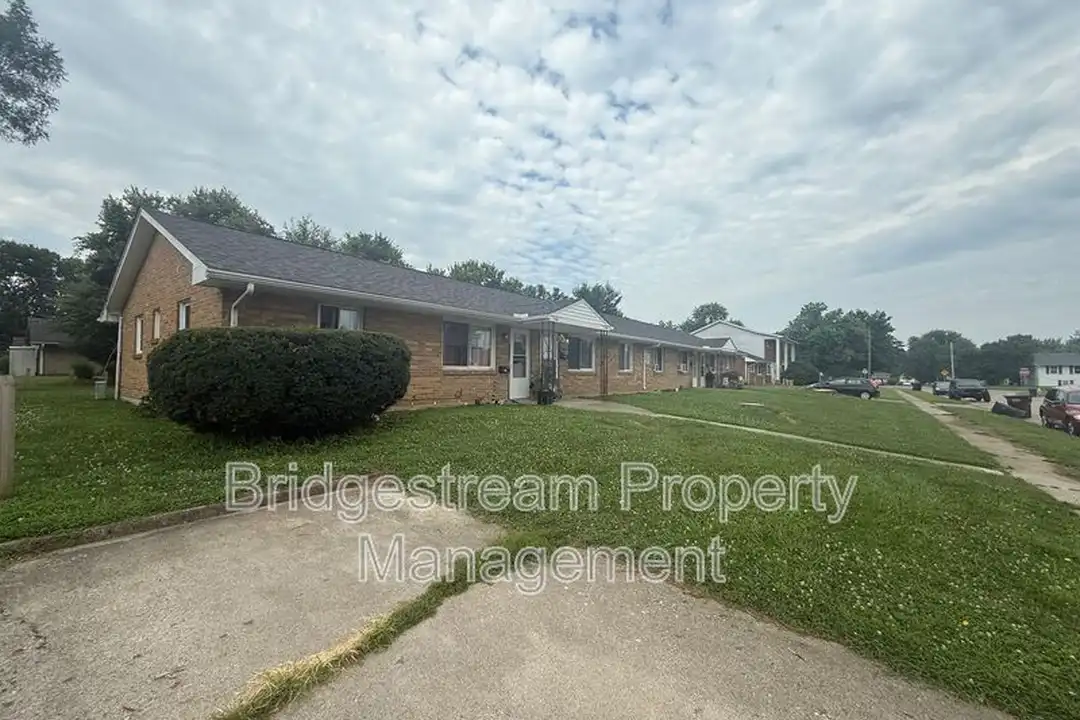 1214 Case Ave – photo 1 of 8