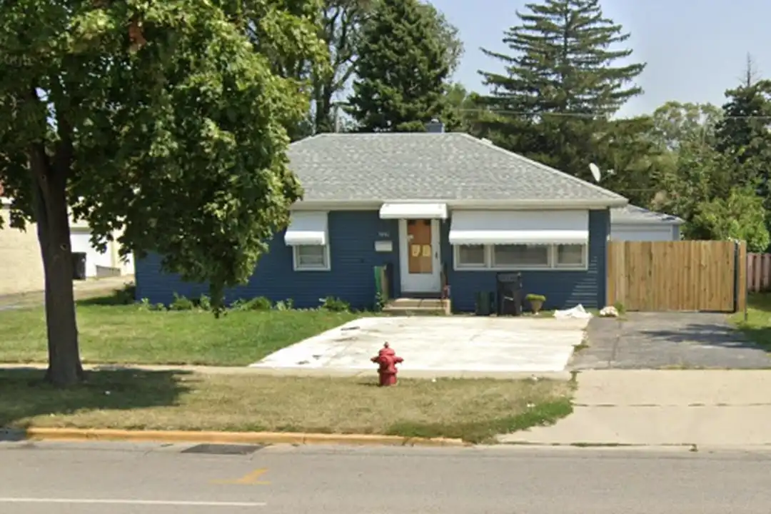 5041 N Cumberland Ave – photo 1 of 15