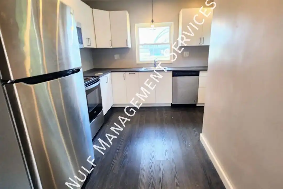 831 O'Donovan St – photo 1