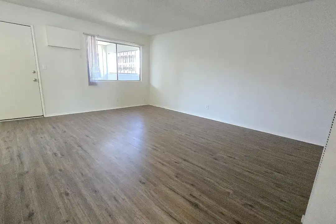 Apartment in El Monte - View 3