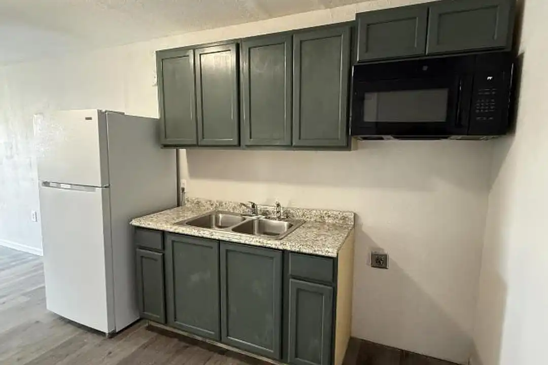 113 Houston St – photo 1 of 9