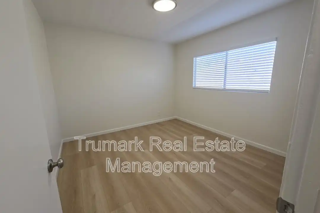 328 W Loraine St unit 9 - More