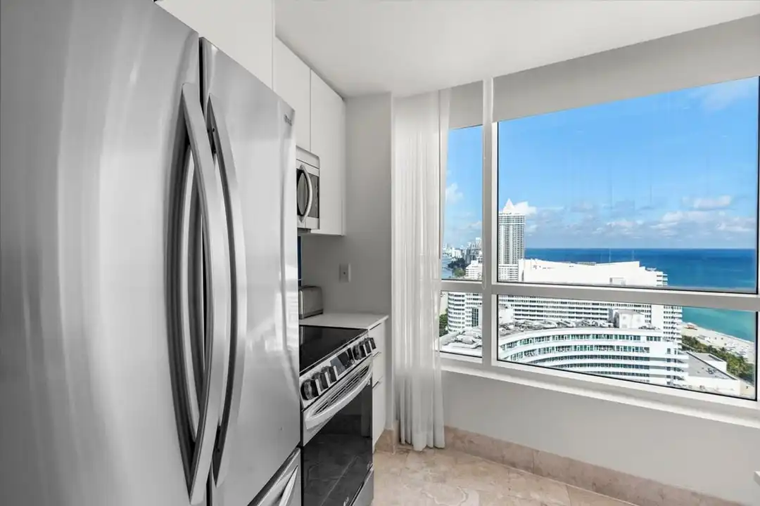 Apartment in Miami Beach - More