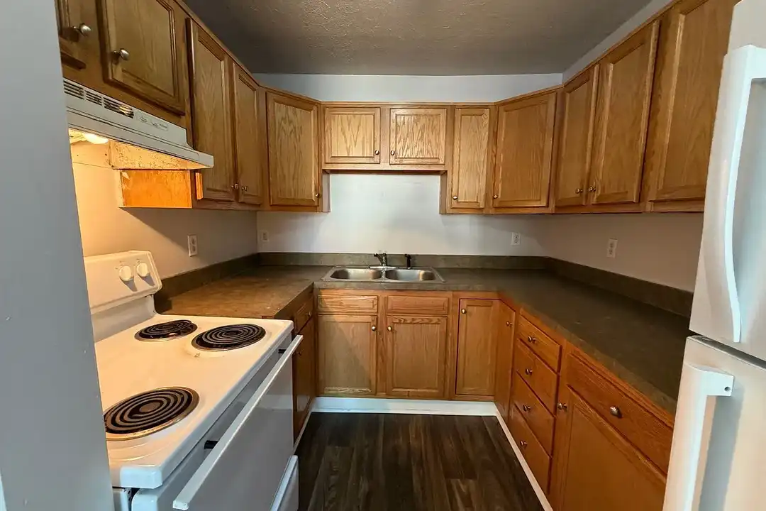 421 Poplar Level Ct, Louisville – photo 1 of 6