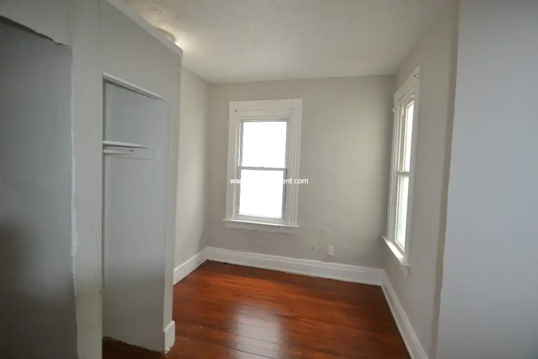 310 E 16th St - View 5