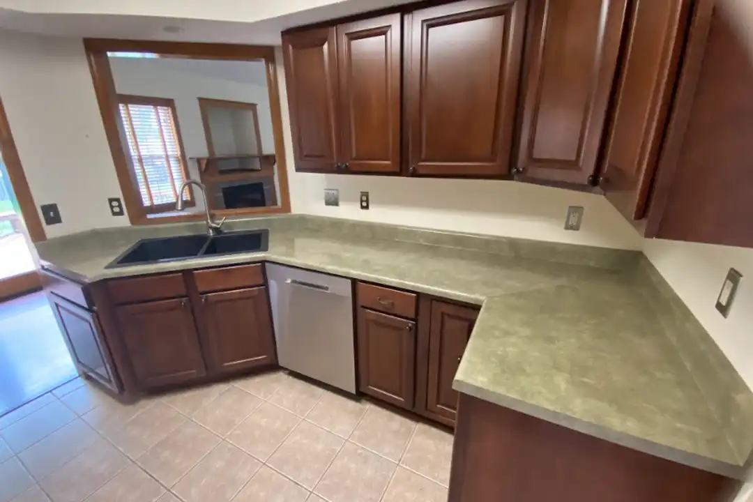 3703 Lupine Dr - More