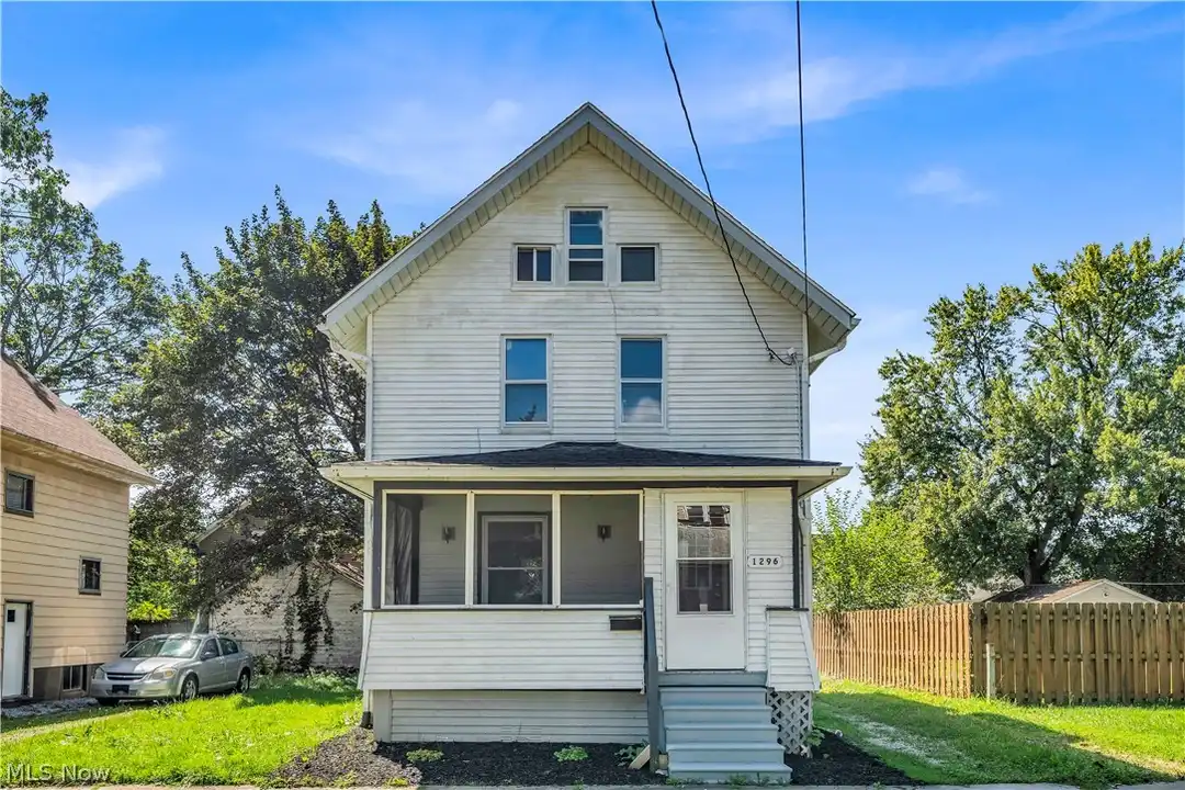 1296 W Wilbeth Rd – photo 1