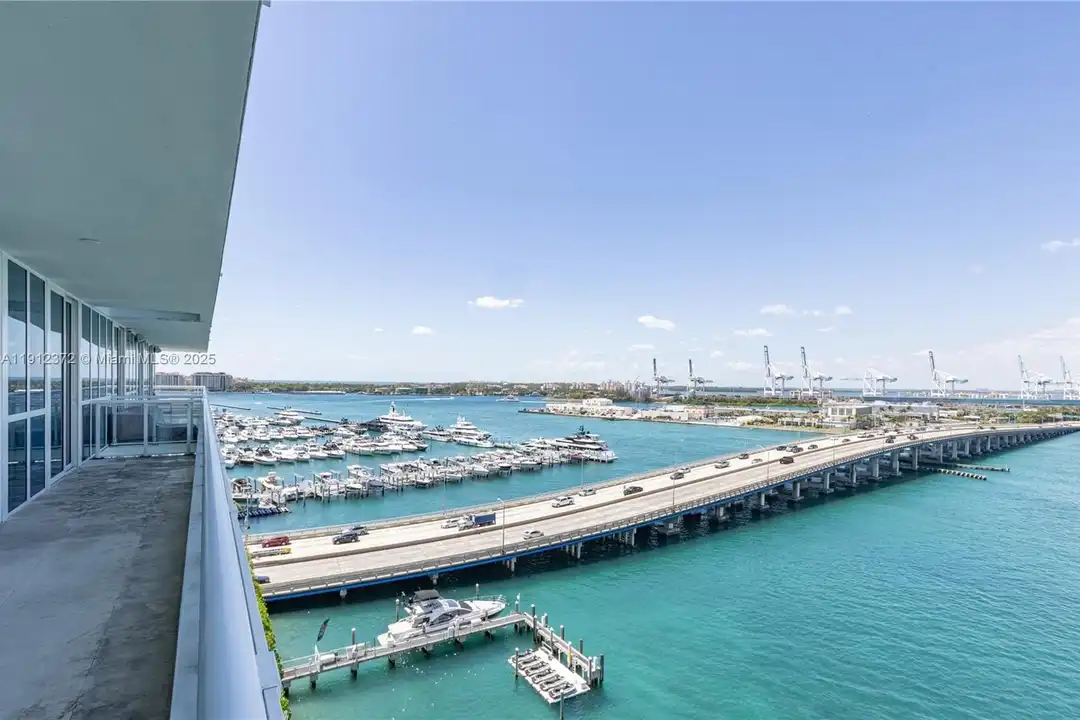 Apartment in Miami Beach - More