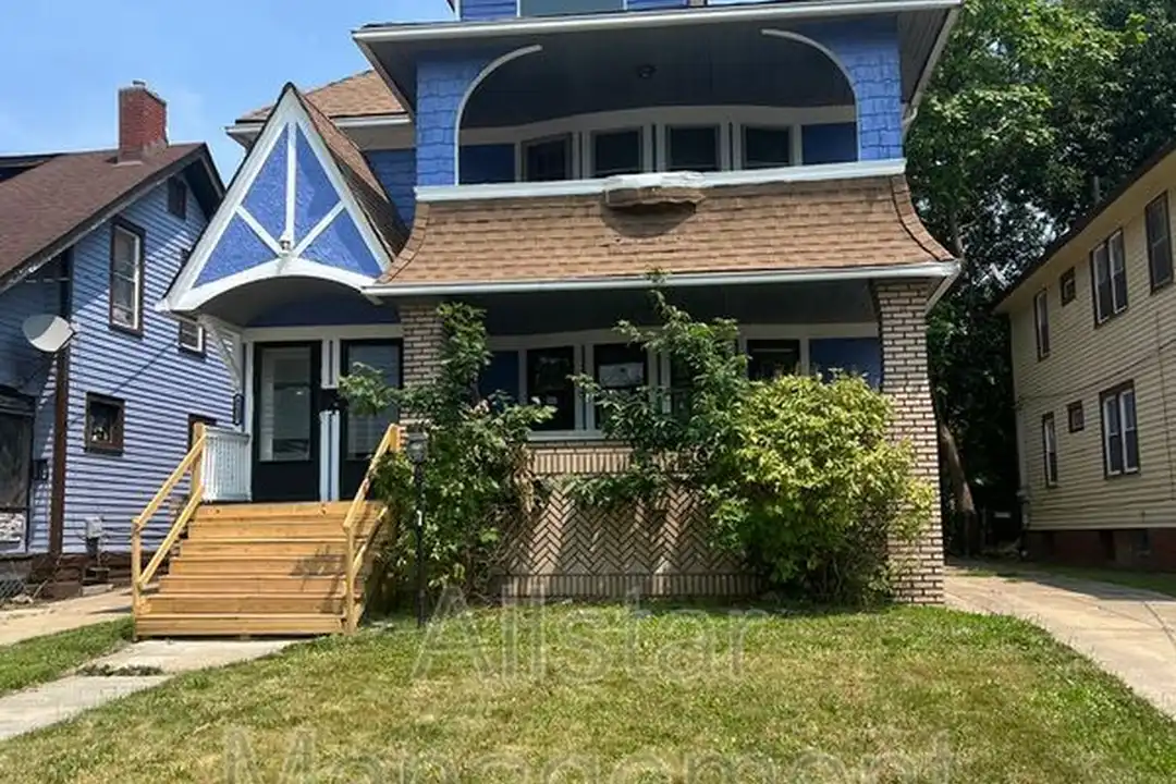 3257 E 139th St – photo 1