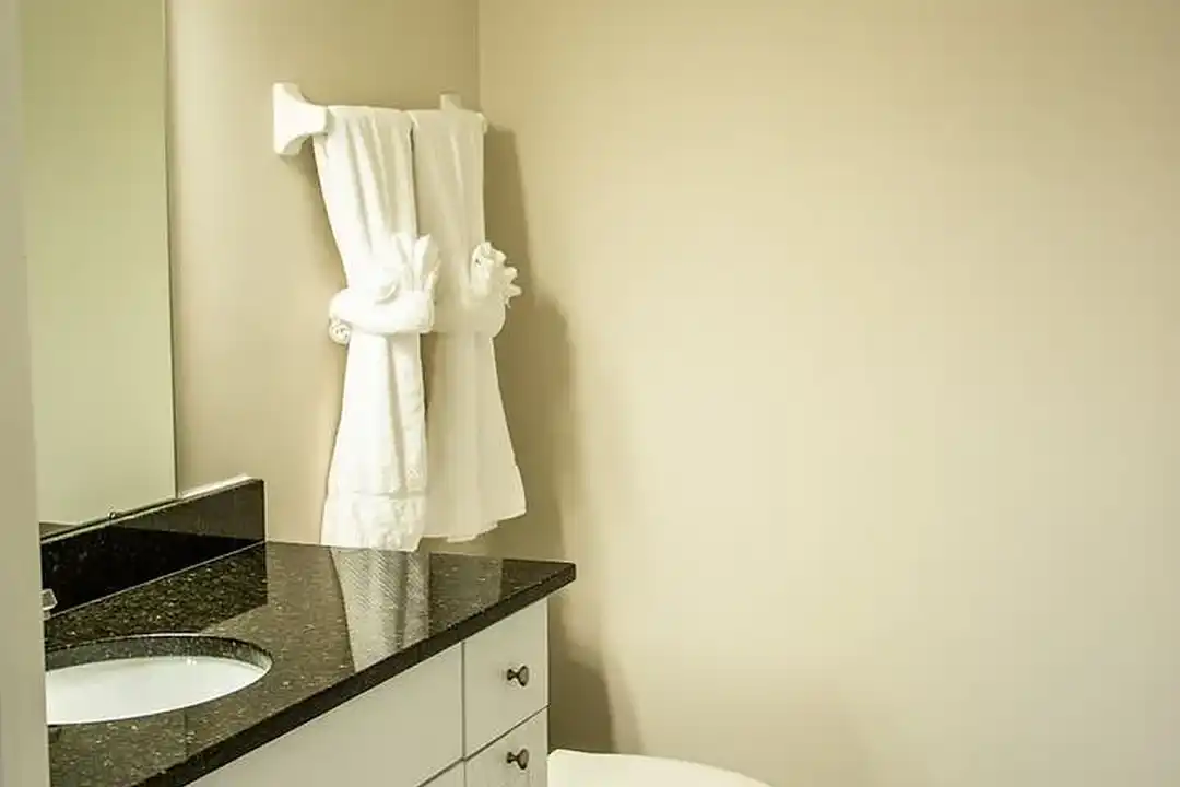 Latham Apartments – photo 1