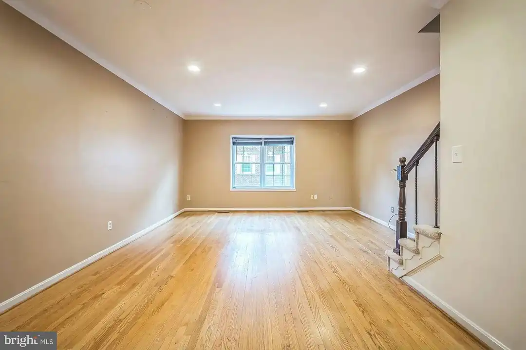 948 S Rolfe St - View 3