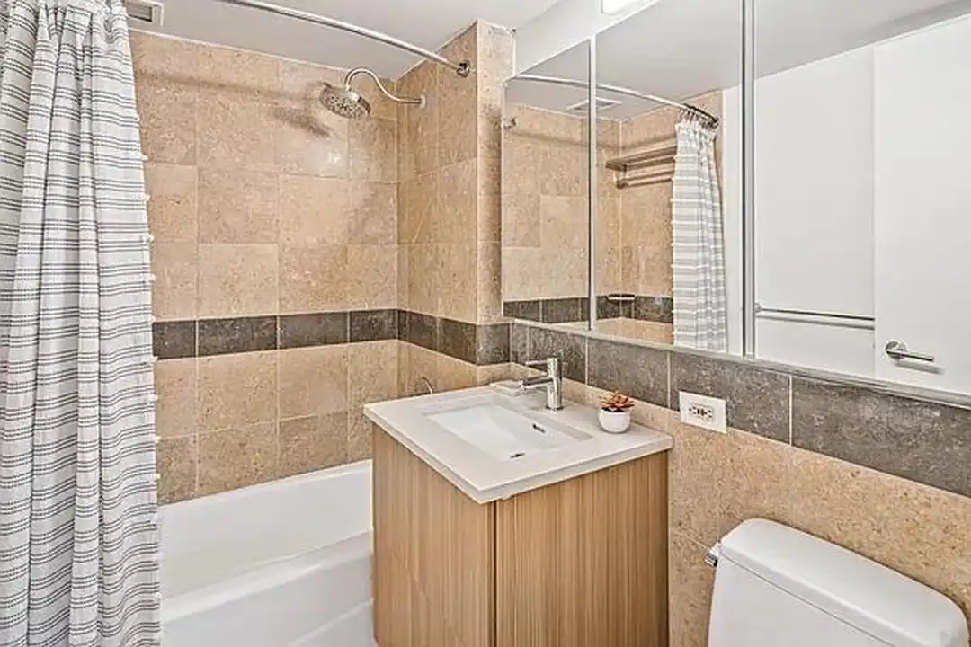 130 W 15th St unit 7B – pohled 3