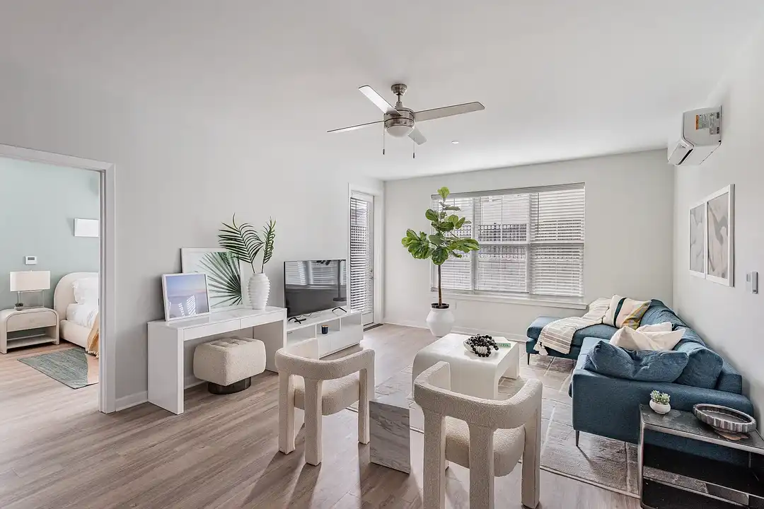 Glen Oaks Apartments - View 4