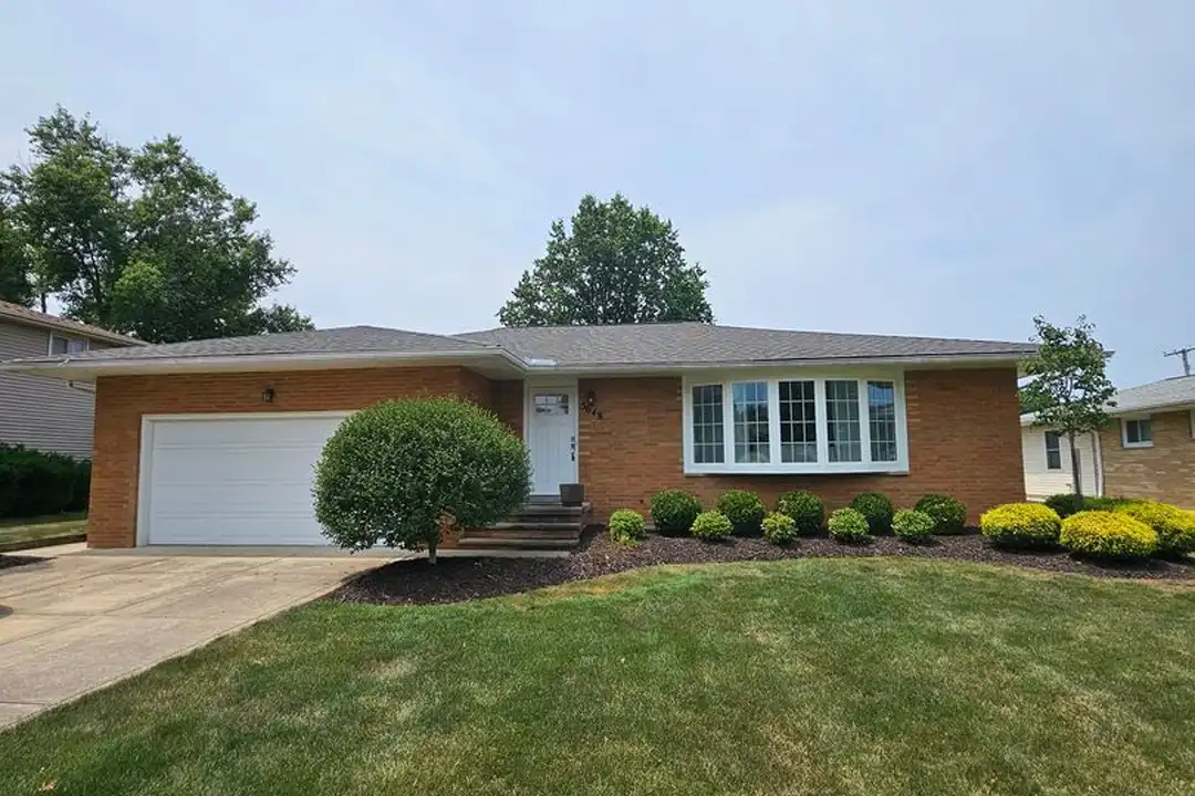 5648 Beacon Hill Dr – photo 1 of 18