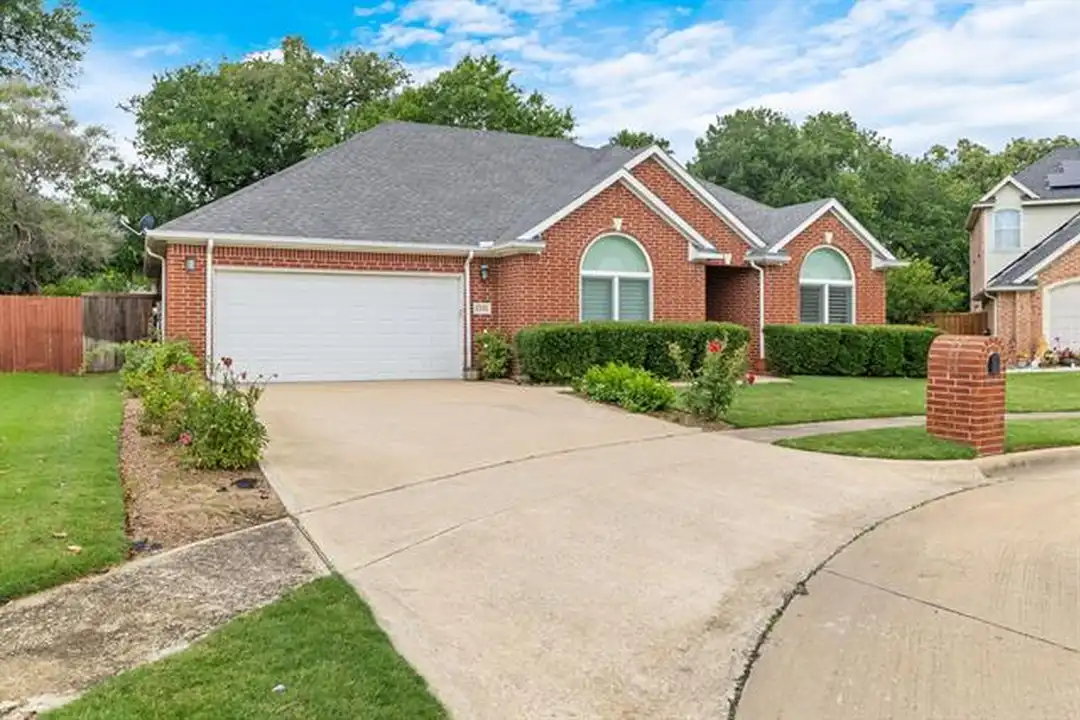 House in Irving - View 2