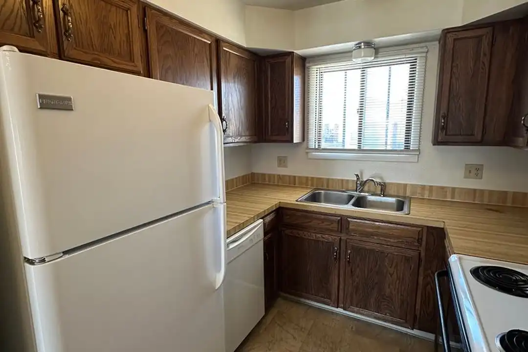 1510 Taft Ave unit #8 - View 3