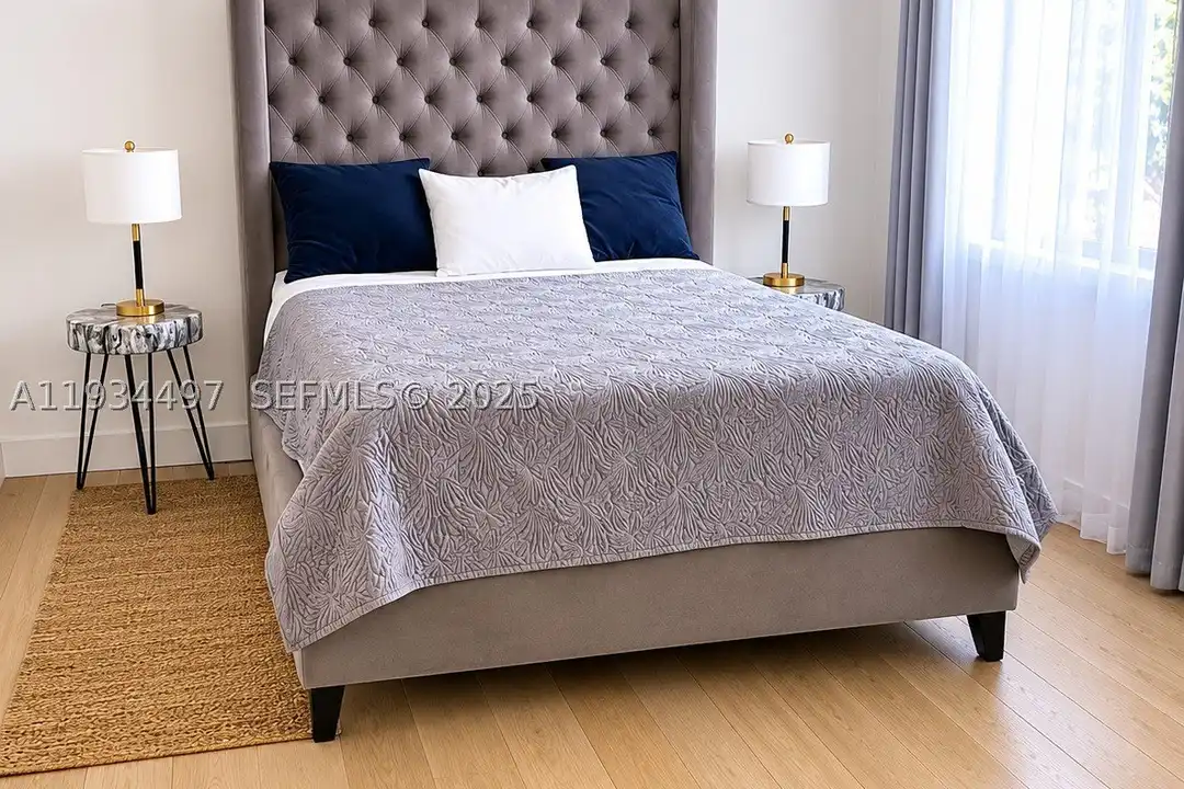 347 NE 110th St – photo 1