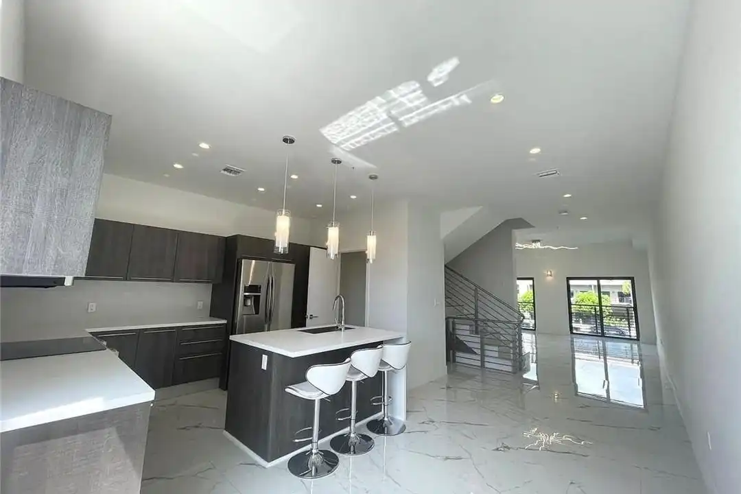 113 SE 1st Cir - View 2