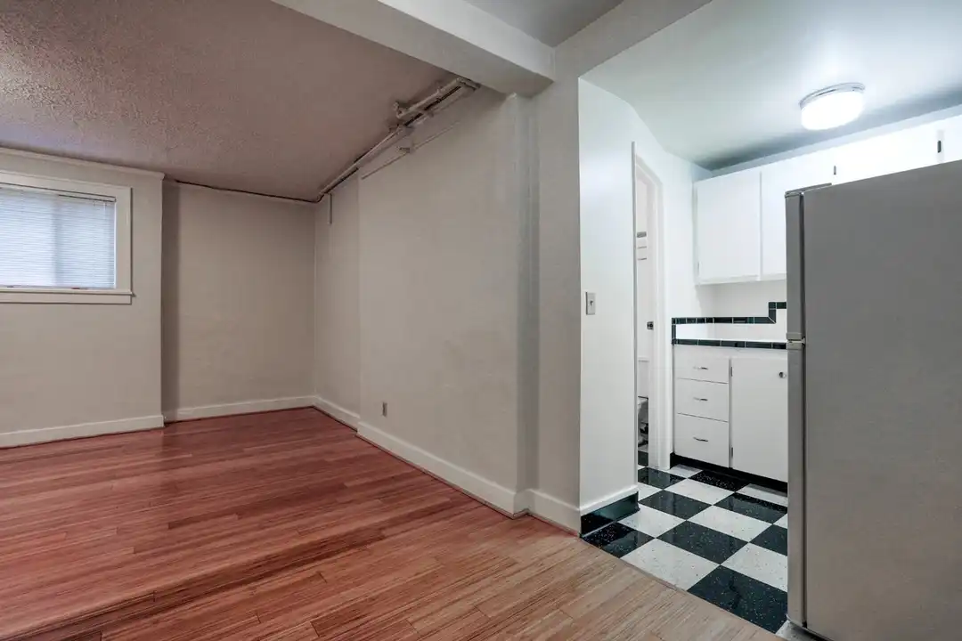 2421 NE Irving St unit 014 - View 2