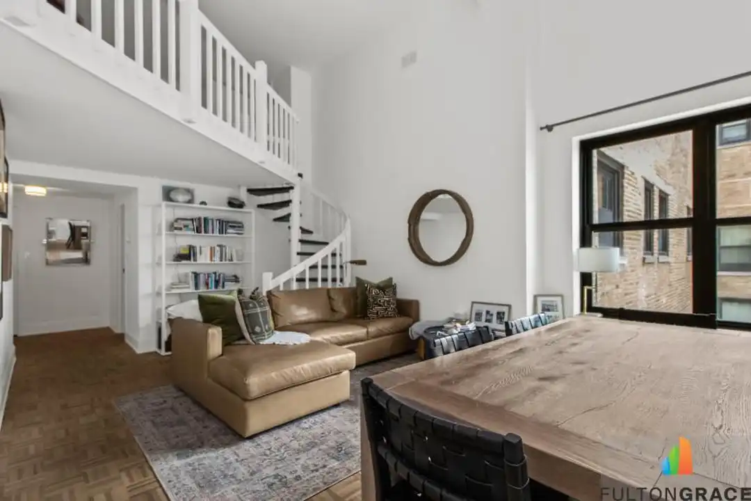 House in Chicago - More