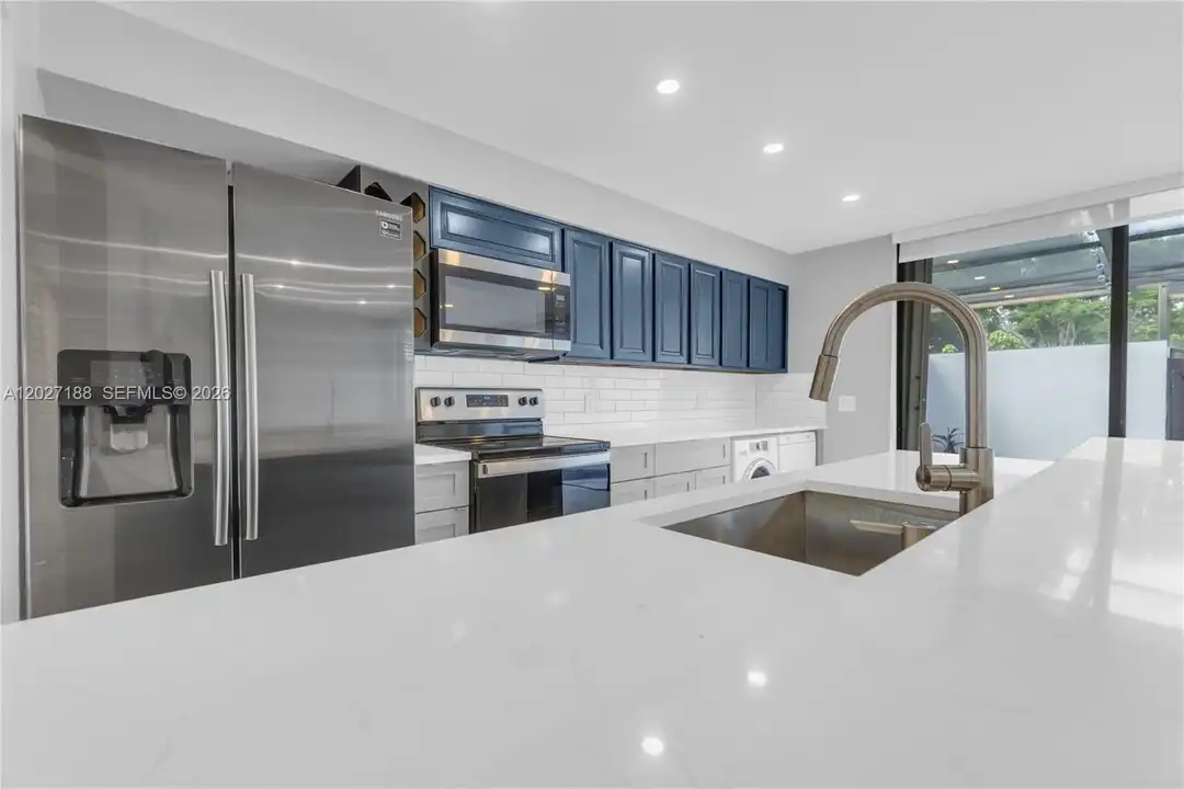 Apartment in Miami - More