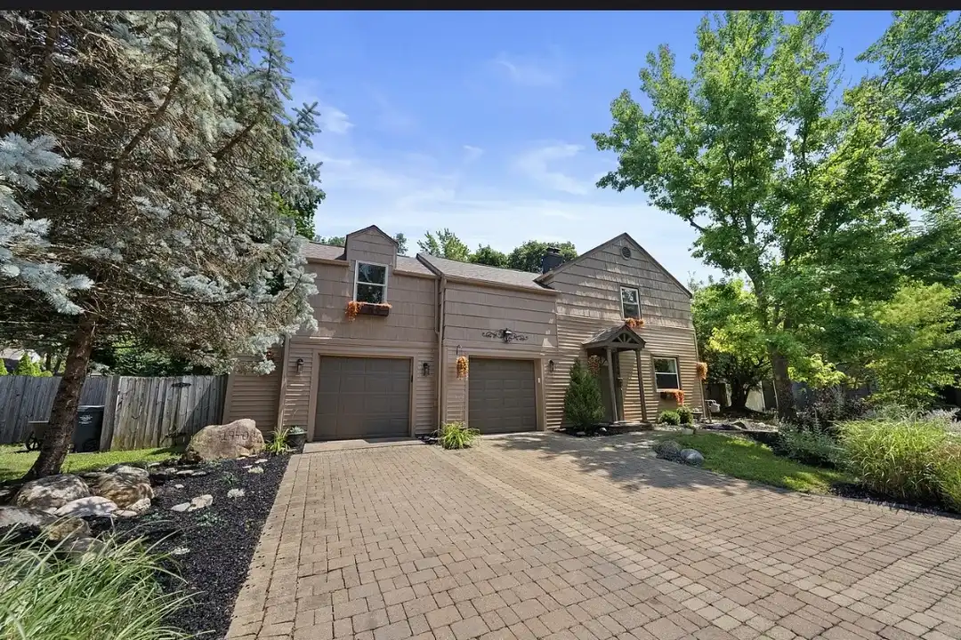 1940 Riverside Dr – photo 1