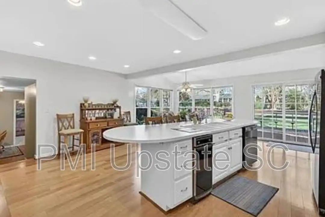 7 Tara Ave - More