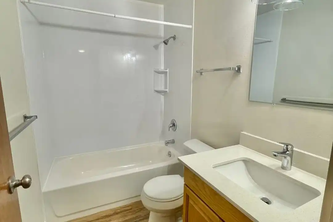 5505 40th Ave NE unit 4 – pohled 4