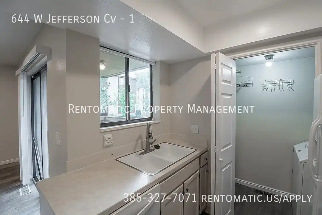 644 W Jefferson Cv - View 6