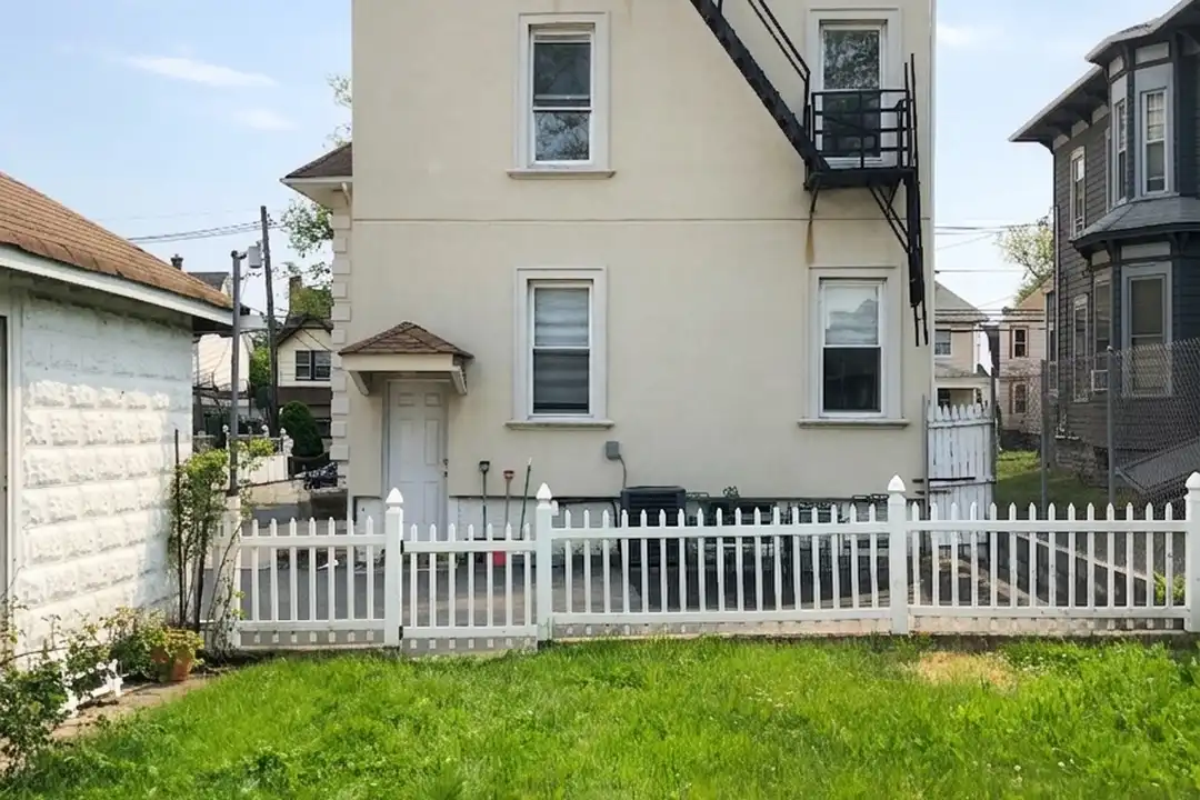 37 Quincy Ave unit 1 - View 3
