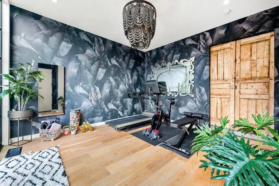 1008 Albion Ave NE - View 2
