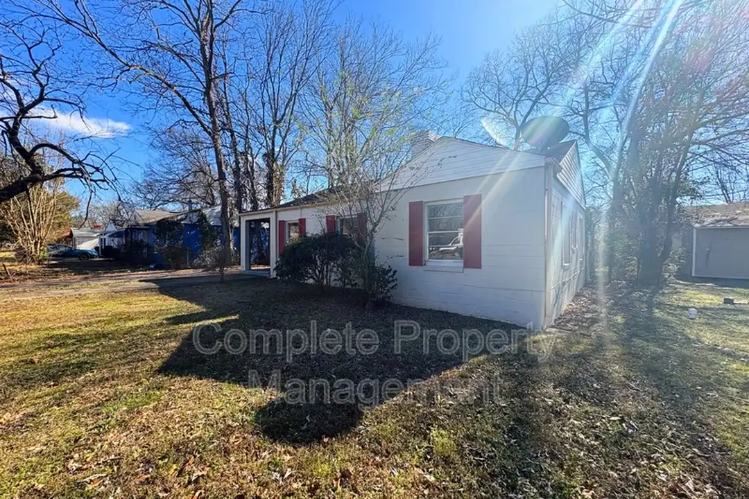 1933 St Charles Ct SW – photo 1
