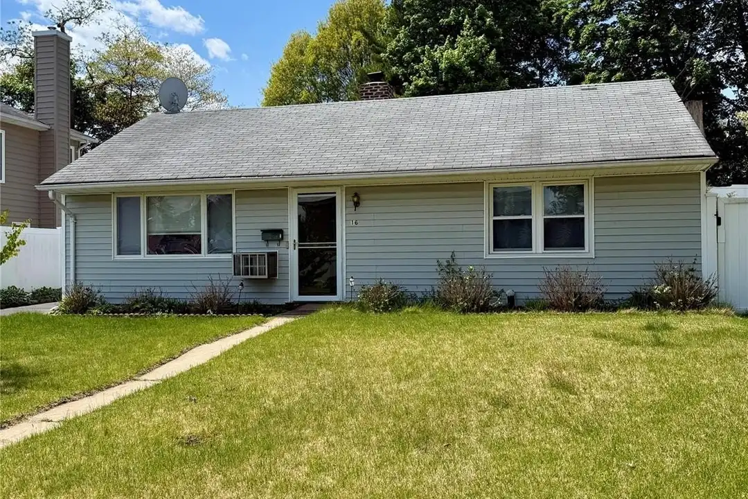 16 W Greenway Cir – photo 1 of 21