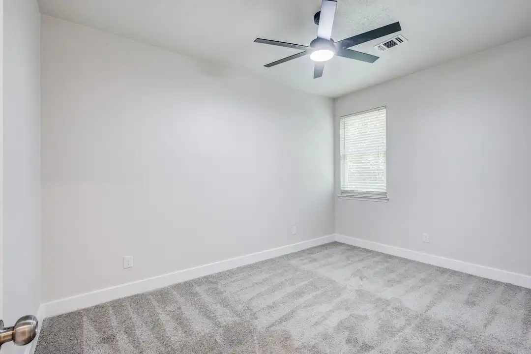 3948 Overlake Dr - More