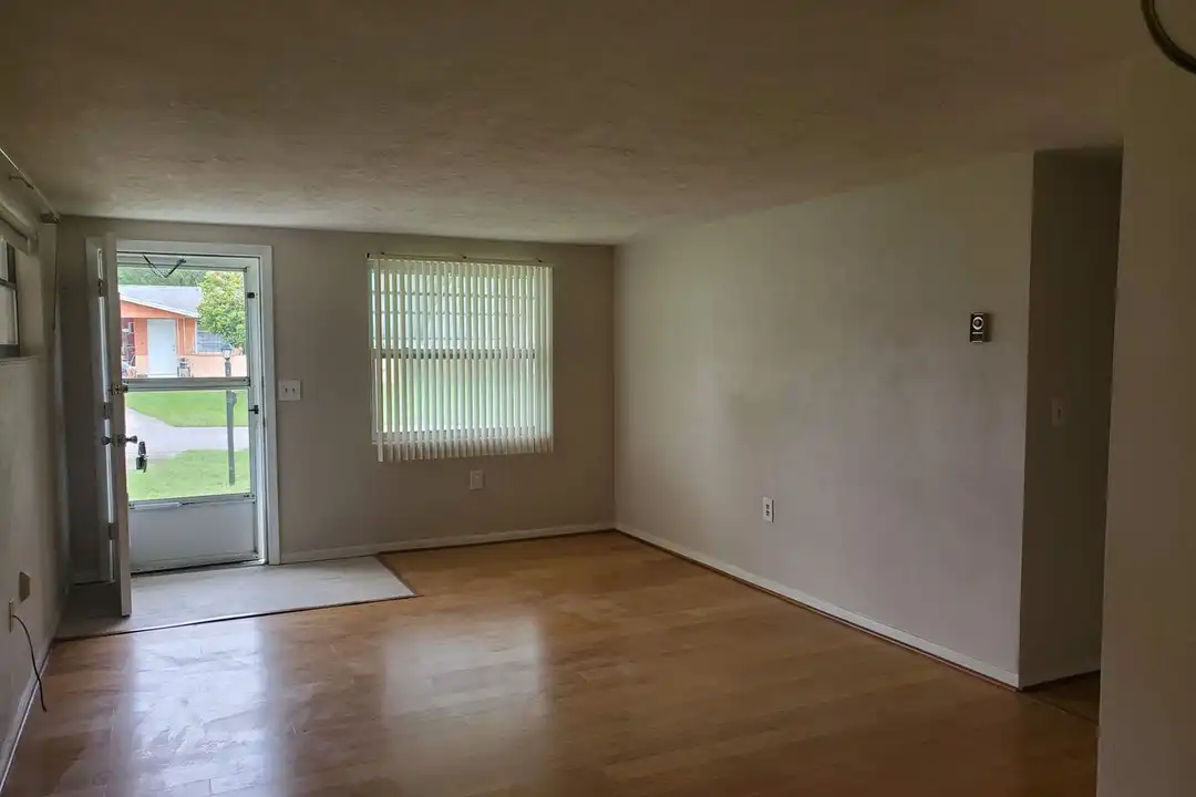12 Taft St – photo 1 of 13