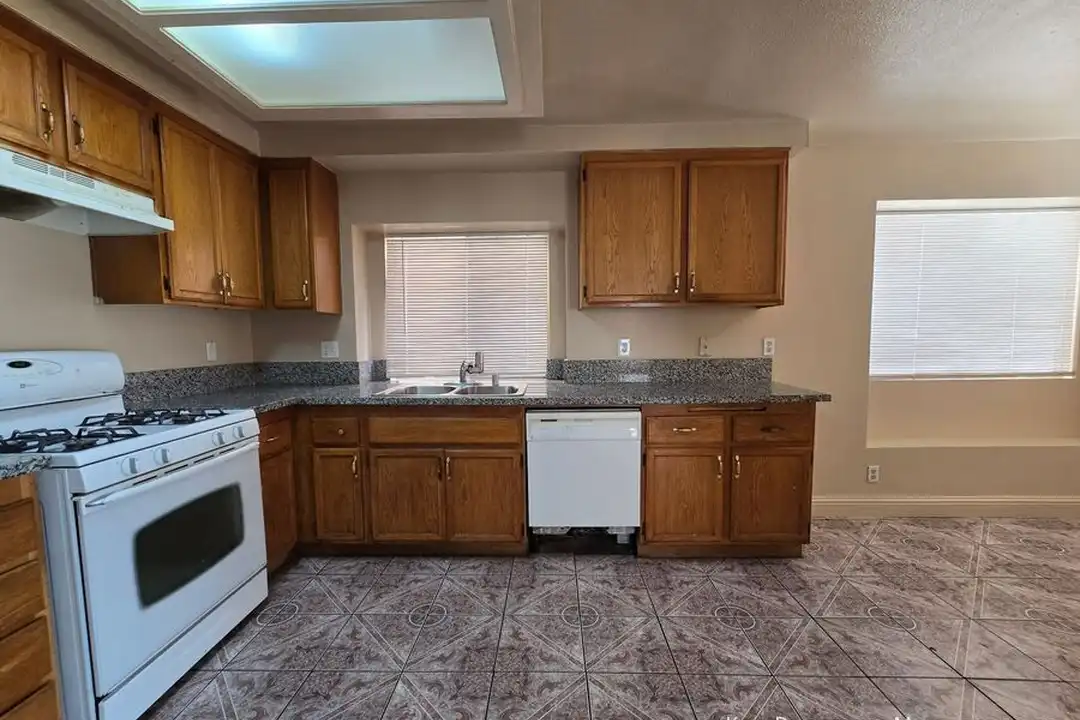 4541 Fireside Ln - More