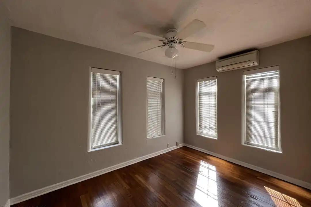 2732 N Martin Ave - More